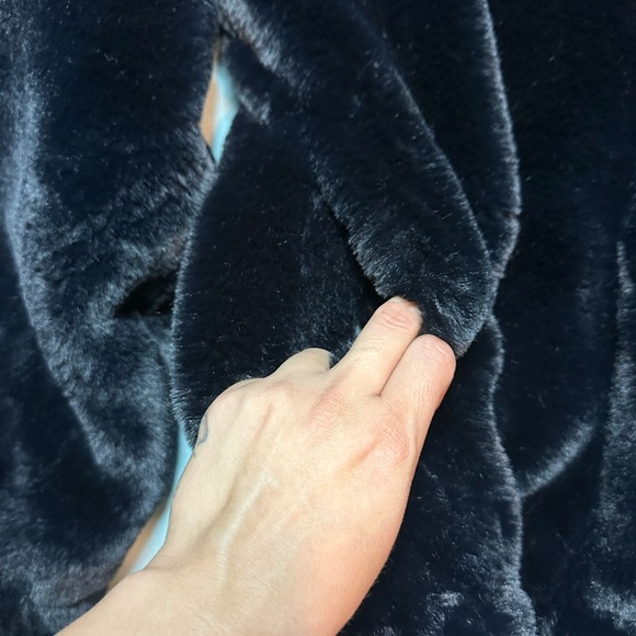 Forever 21 Black Faux Fur Jacket - Picture 3 of 11